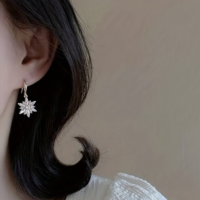 Women's Exquisite Pink Zirconia Snowflake Hook Earrings, Party